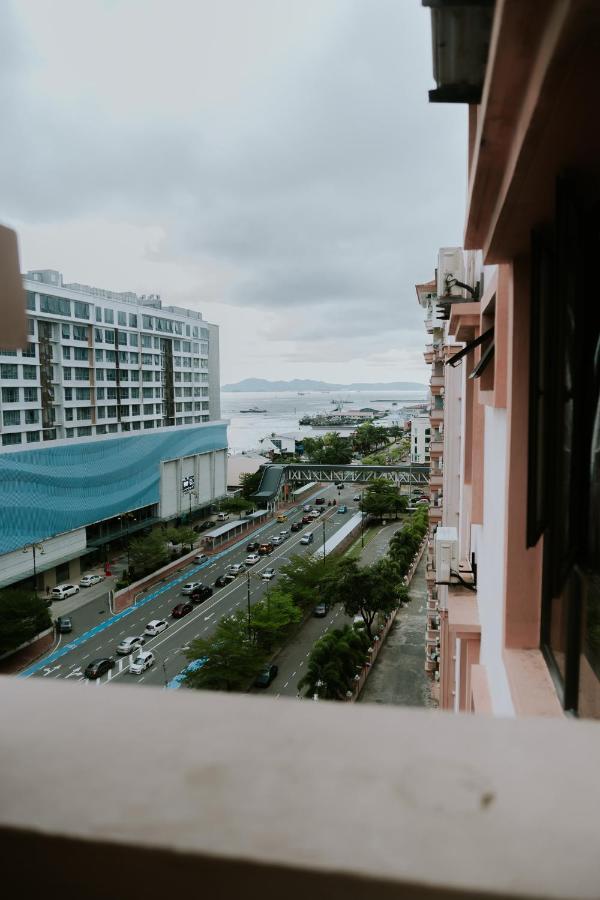 Petronella Apartment C1 Marina Court Kota Kinabalu Exterior photo
